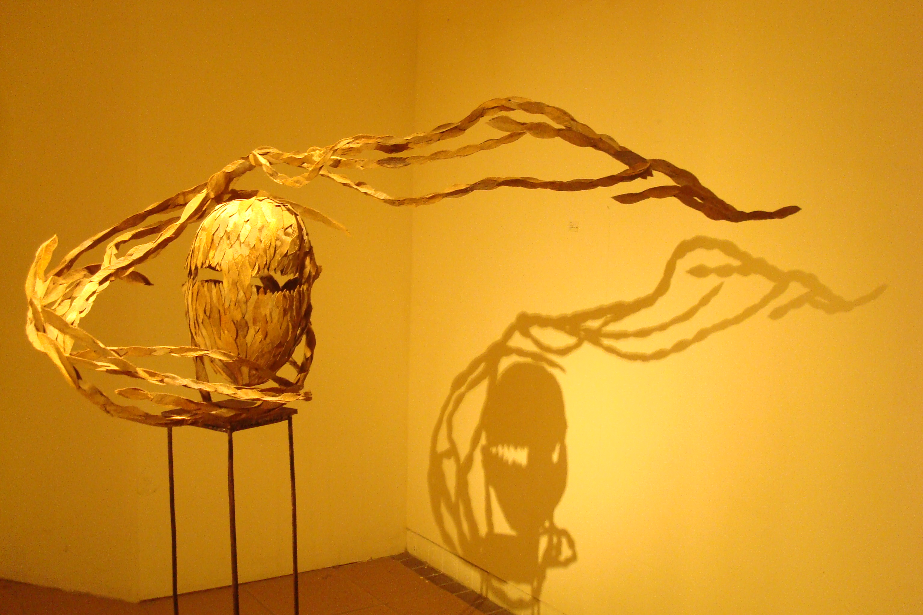 峨冷˙魯魯安，2010，〈思念〉，椰子纖維、鐵絲，56×153cm。攝影者/蔡惠婷。